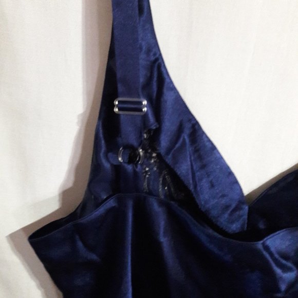 Inner Image Dark Blue Night Gown Size: 18/20 - Picture 4 of 6